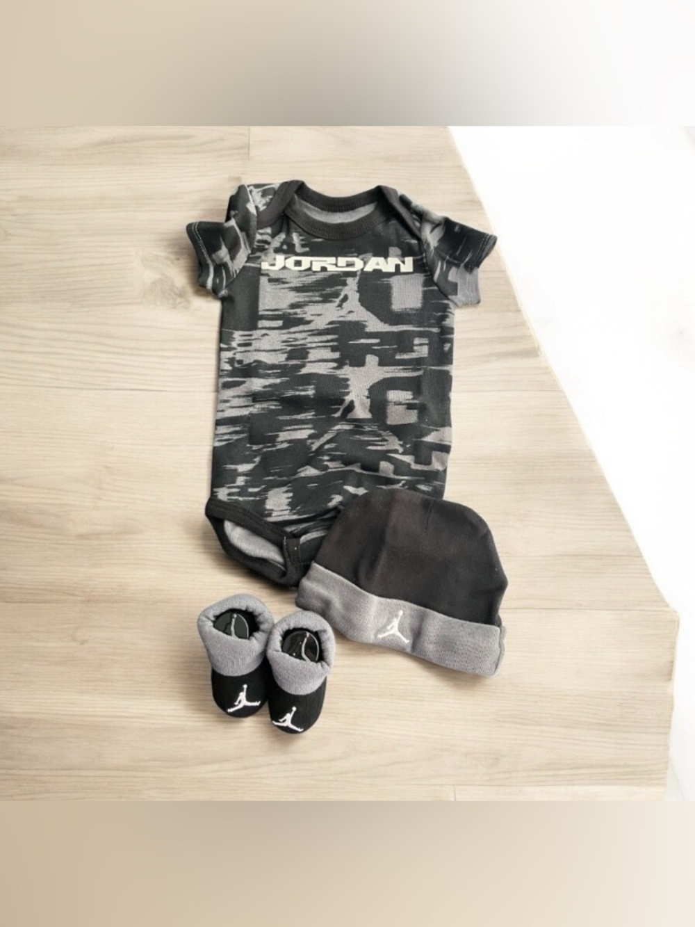 NEW Jordan Newborn 3-Piece Set Bodysuit Hat & Booties Size 0-6 Months Black Gray